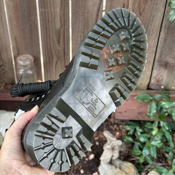 NEW Dr. Martens Black Betty Boop Jadon Boots Women's Size 8 US / 6 UK NIB - Picture 13 of 16